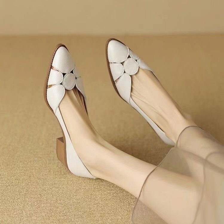 ✨🔥👡【Elegantní】2026 dámské špičaté sandály ručně vyrobené z pravé kůže, neklouzavé a měkké, módní a všestranné