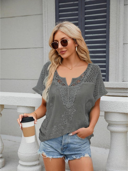 ✨👚【S–6XL】Dámská Halenka s Krajkovým Výstřihem do V | Vyšívaná Letní Halenka s Krátkým Rukávem |🌸